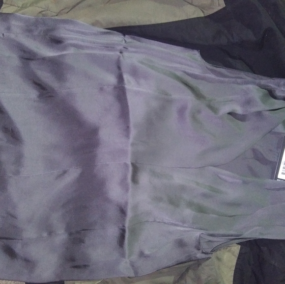 Sleeveless satin drape V tank - Picture 2 of 2